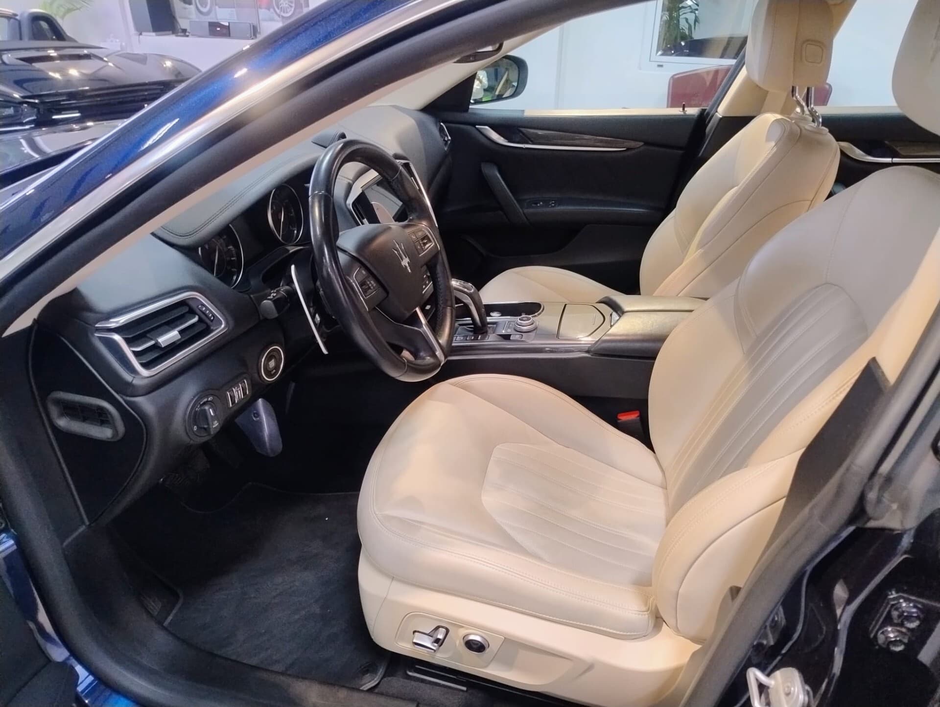 Maserati Ghibli Ghibli L4 330 CV MHEV Granlusso 2021 usata a Cagliari — Car Max
