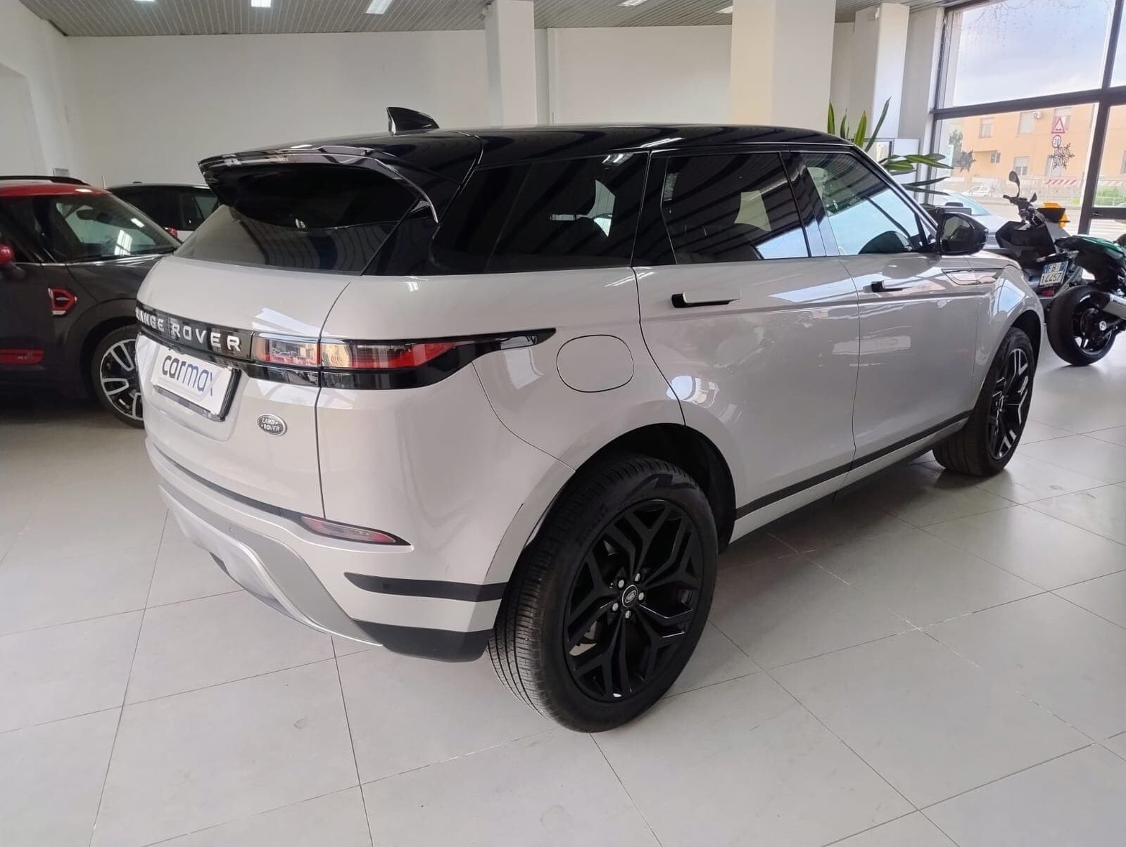 Land Rover Range Rover Evoque Range Rover Evoque 2.0D I4 180 CV AWD Auto SE 2020 usata a Cagliari — Car Max