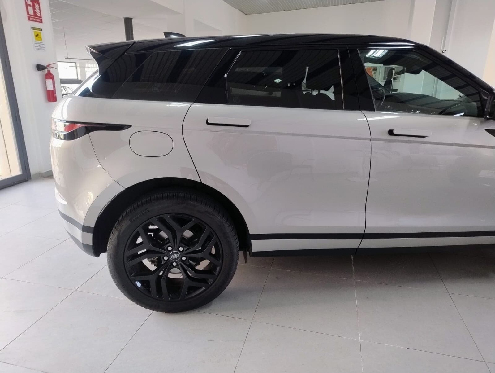 Land Rover Range Rover Evoque Range Rover Evoque 2.0D I4 180 CV AWD Auto SE 2020 usata a Cagliari — Car Max