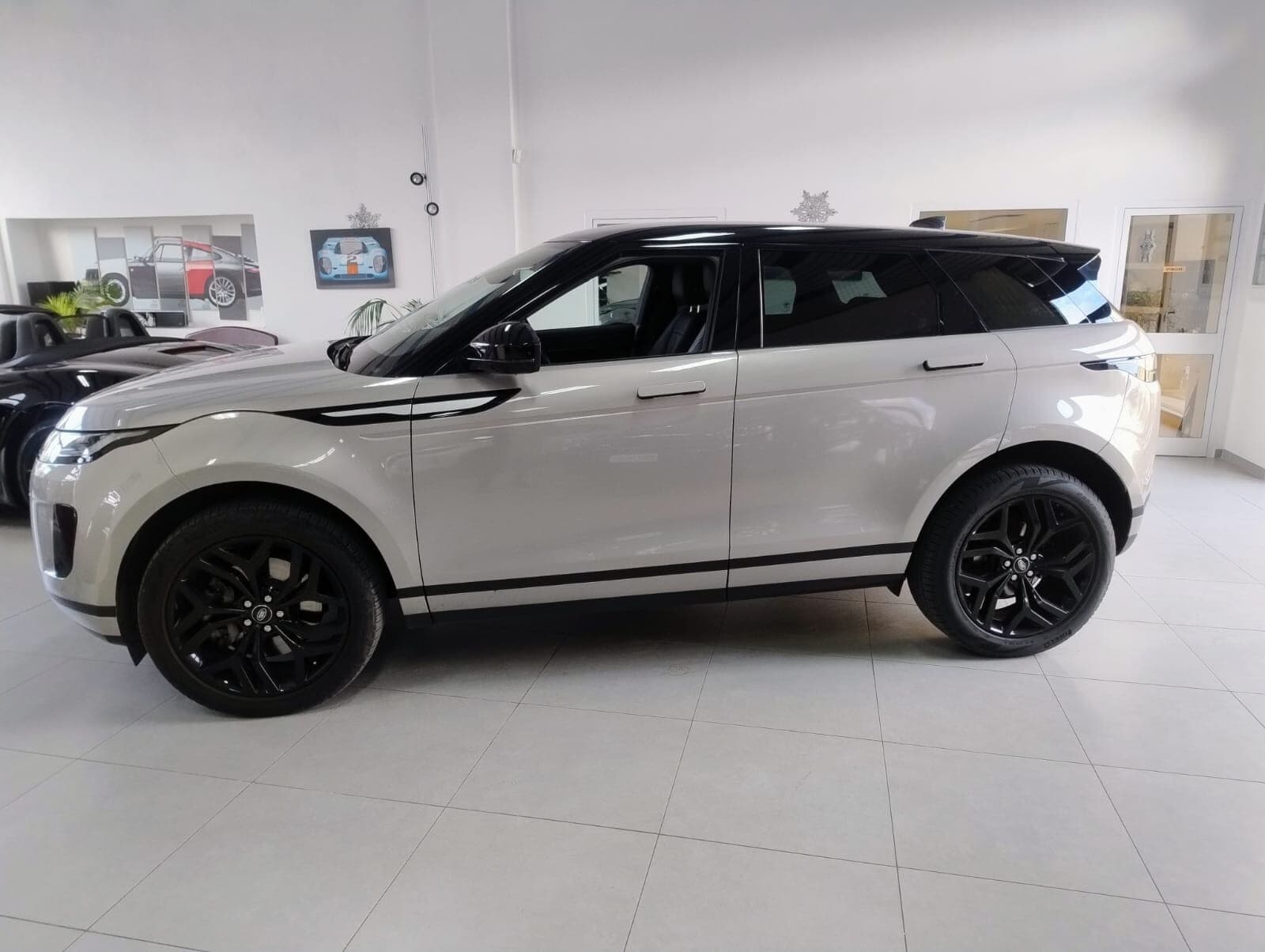 Land Rover Range Rover Evoque Range Rover Evoque 2.0D I4 180 CV AWD Auto SE 2020 usata a Cagliari — Car Max