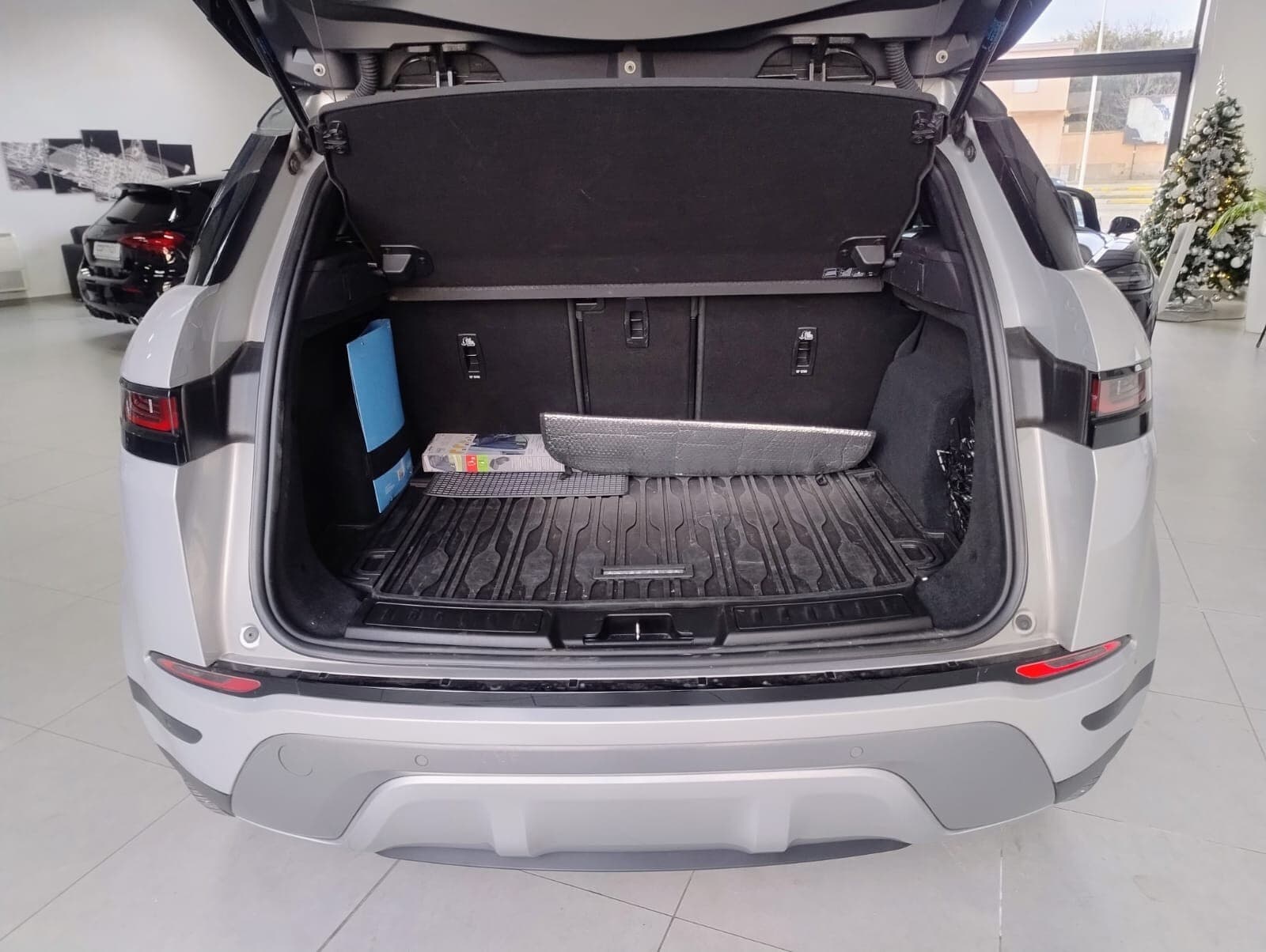 Land Rover Range Rover Evoque Range Rover Evoque 2.0D I4 180 CV AWD Auto SE 2020 usata a Cagliari — Car Max
