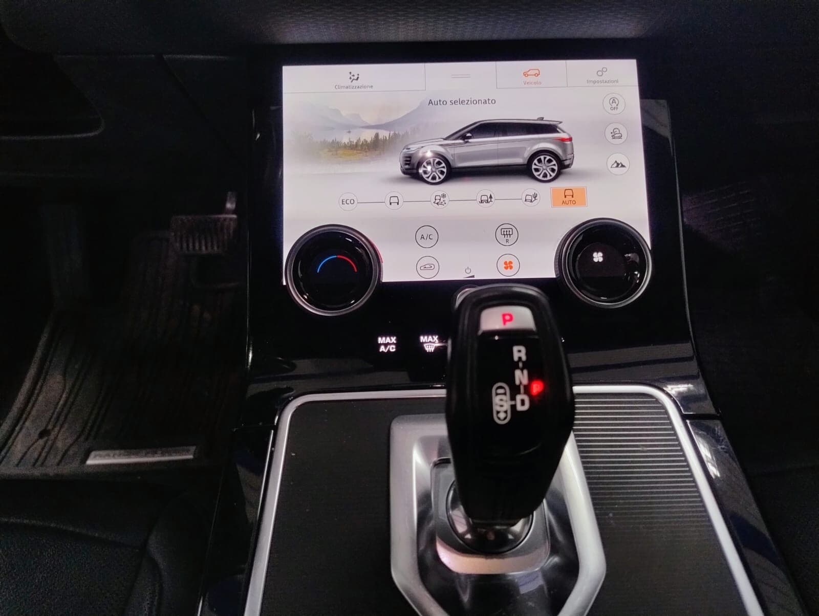 Land Rover Range Rover Evoque Range Rover Evoque 2.0D I4 180 CV AWD Auto SE 2020 usata a Cagliari — Car Max