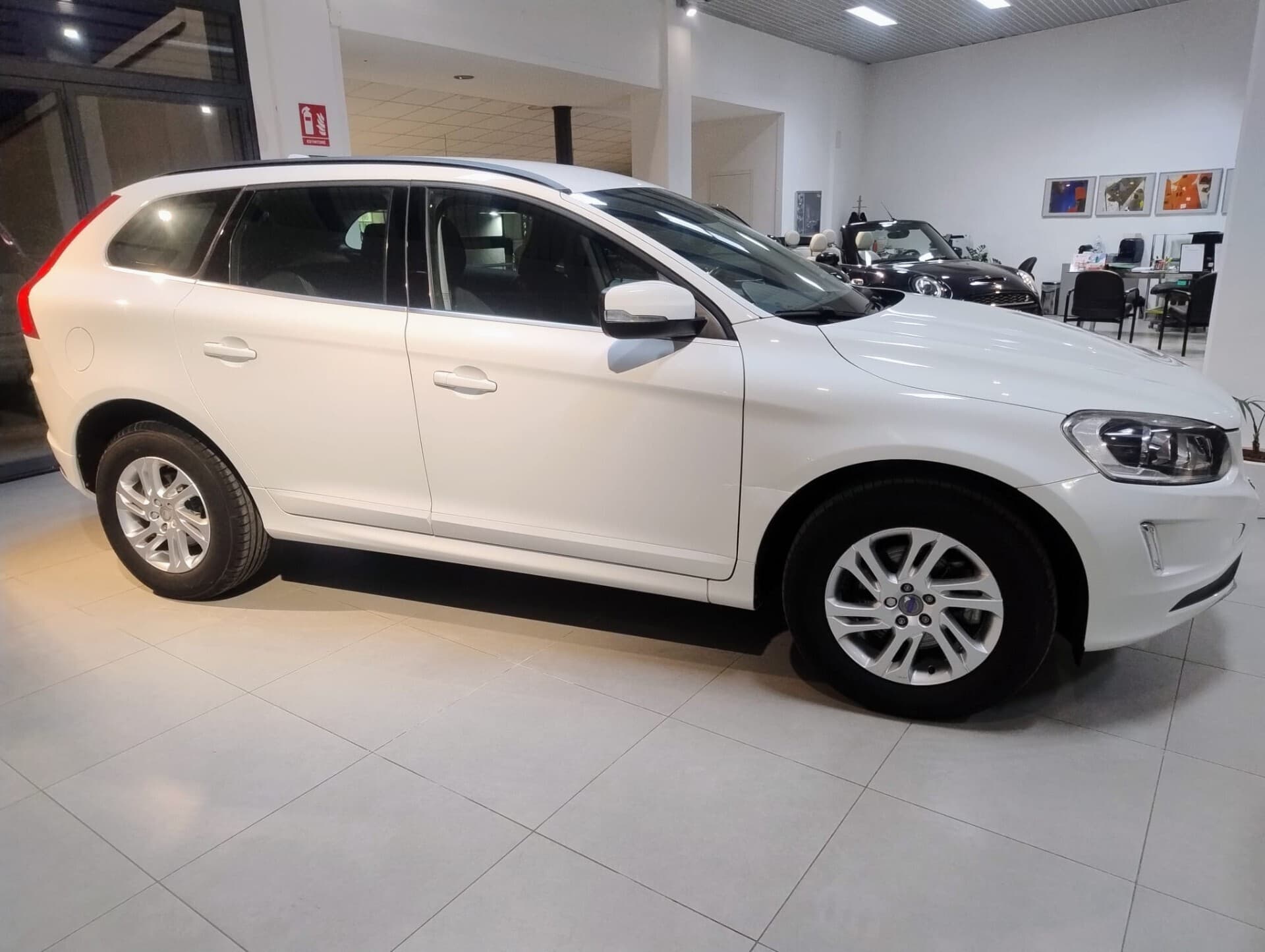 Volvo XC 60 XC60 D3 Geartronic Business 2017 usata a Cagliari — Car Max