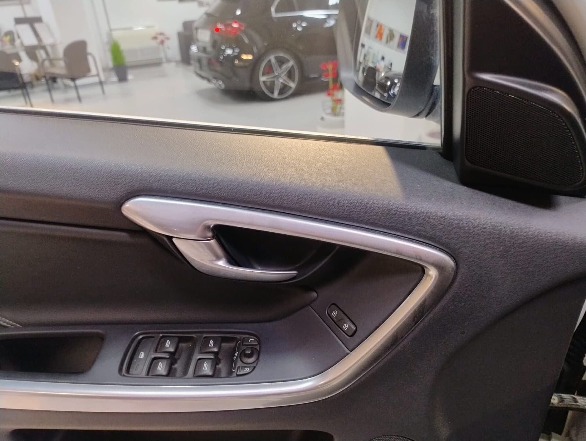 Volvo XC 60 XC60 D3 Geartronic Business 2017 usata a Cagliari — Car Max