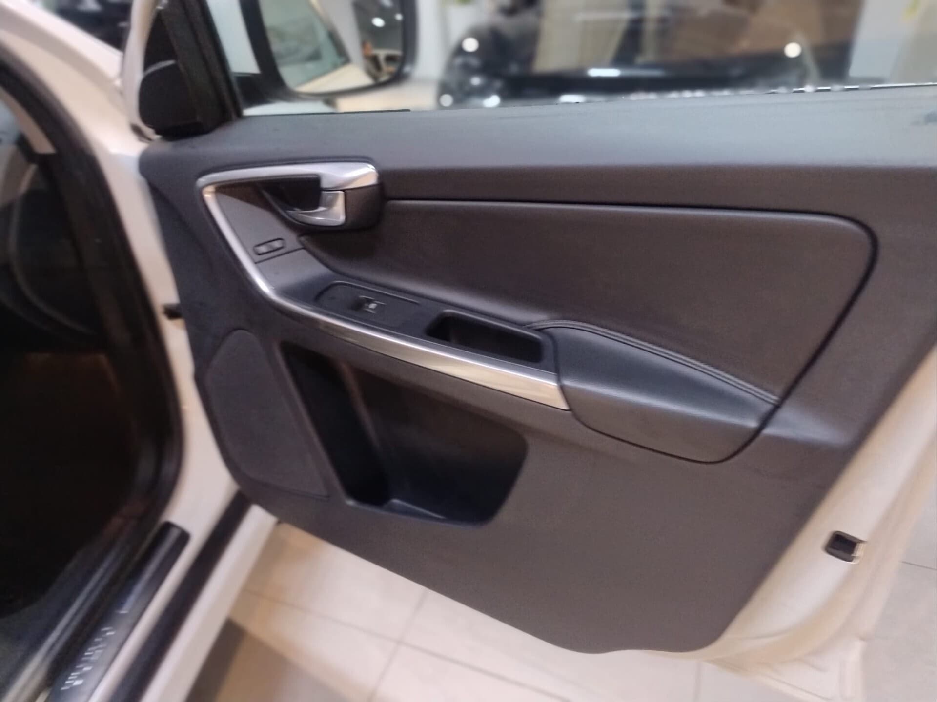 Volvo XC 60 XC60 D3 Geartronic Business 2017 usata a Cagliari — Car Max