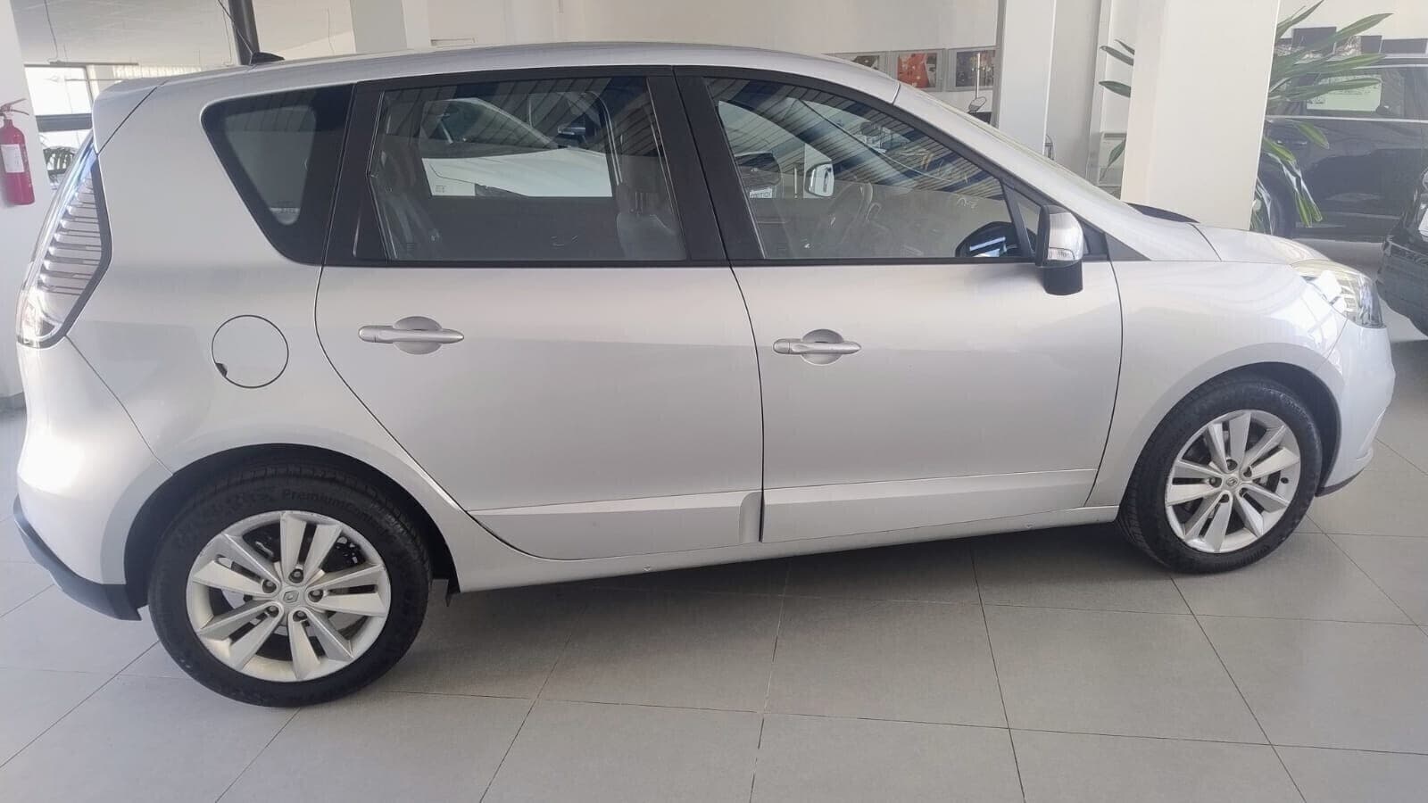 Renault Scenic Scénic XMod 1.5 dCi 110CV Limited 2015 usata a Cagliari — Car Max