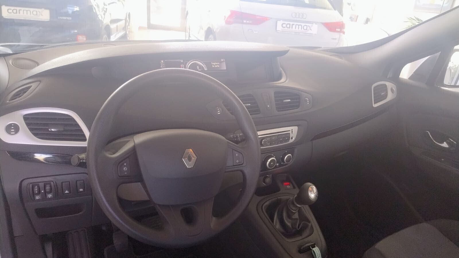 Renault Scenic Scénic XMod 1.5 dCi 110CV Limited 2015 usata a Cagliari — Car Max
