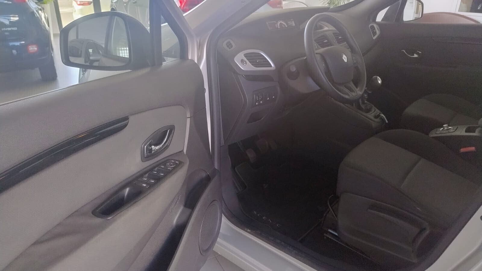 Renault Scenic Scénic XMod 1.5 dCi 110CV Limited 2015 usata a Cagliari — Car Max
