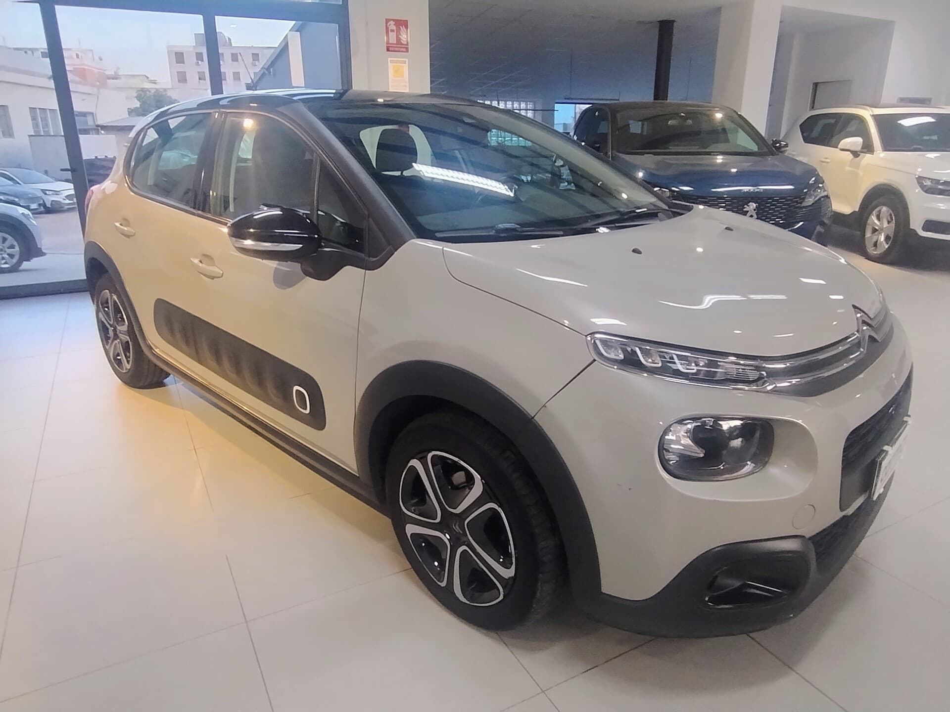 Citroen C3 C3 BlueHDi 75 S&S Feel 2018 usata a Cagliari — Car Max